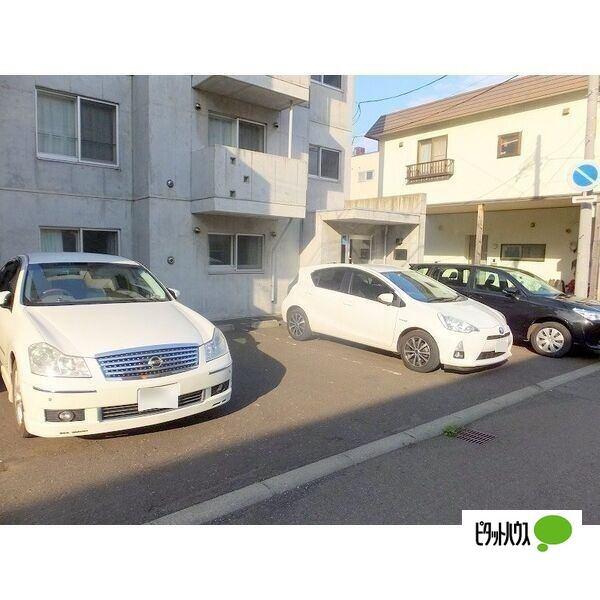 ハウスオブマーキス 駐車場