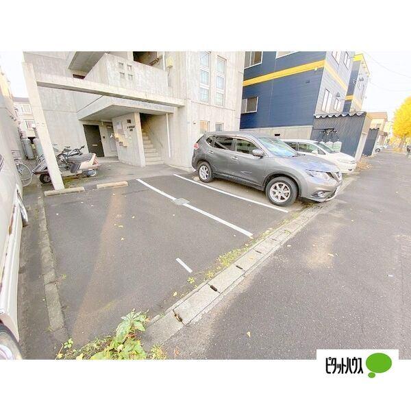 札幌市東区北二十七条東マンション 駐車場