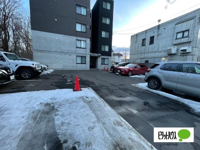 札幌市厚別区青葉町マンション 駐車場