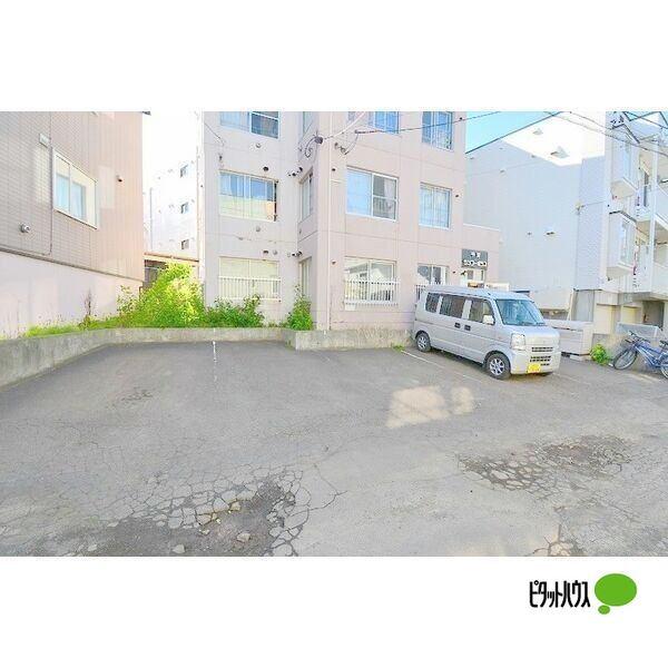 札幌市豊平区平岸三条マンション 駐車場