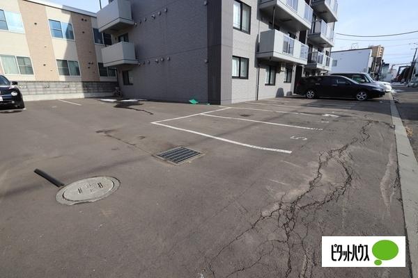 札幌市厚別区厚別南マンション 駐車場