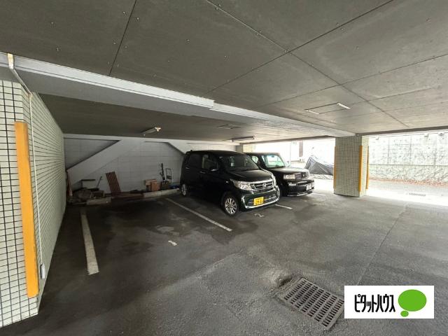 札幌市中央区北六条西マンション 駐車場