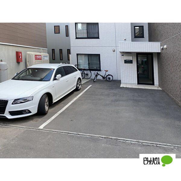 札幌市豊平区平岸三条マンション 駐車場