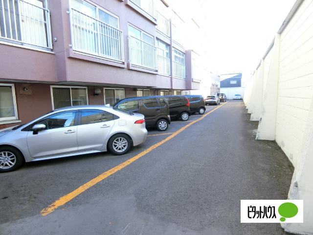 ヴィラ札幌 駐車場