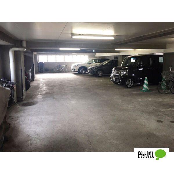 札幌市白石区本通マンション 駐車場