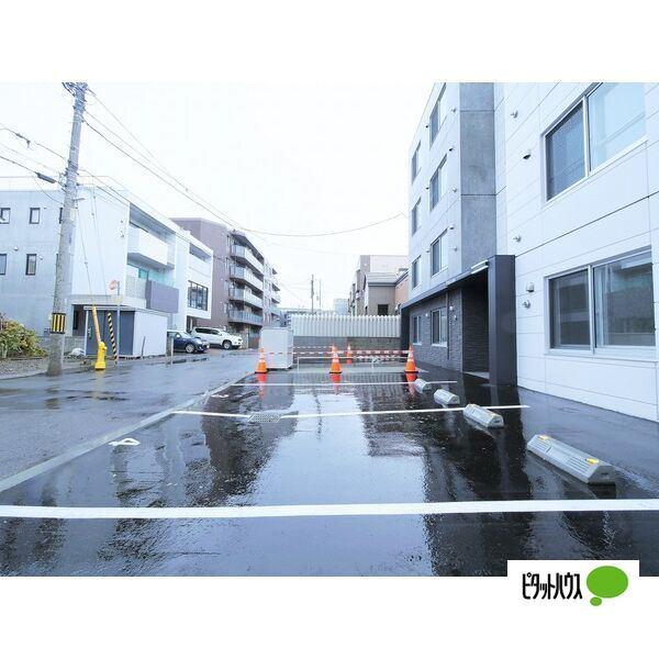 札幌市厚別区厚別南マンション 駐車場