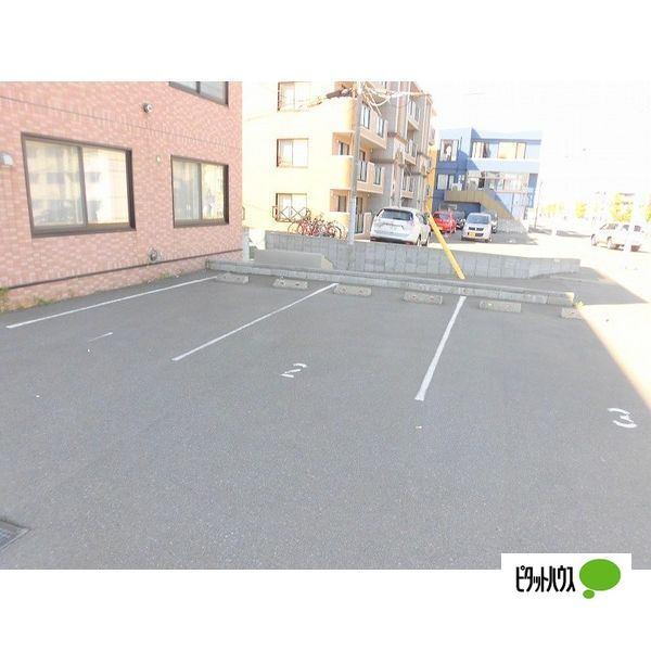 札幌市北区新川三条マンション 駐車場