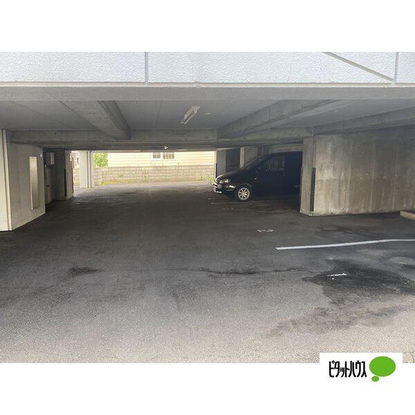 グランメール月寒東 駐車場