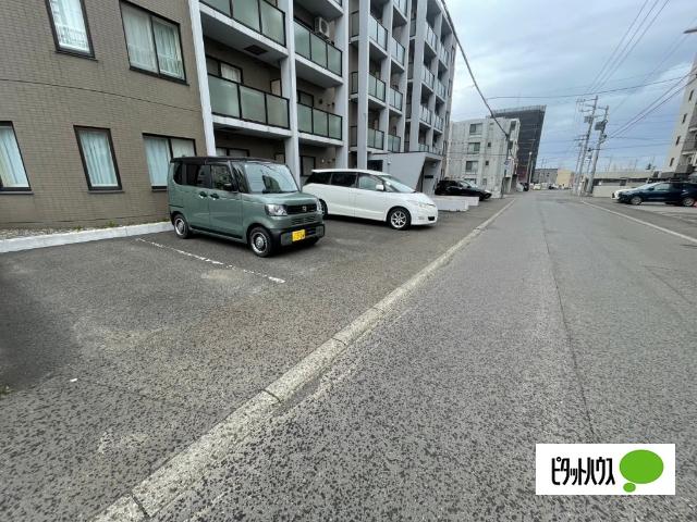 プレシャス福住 駐車場