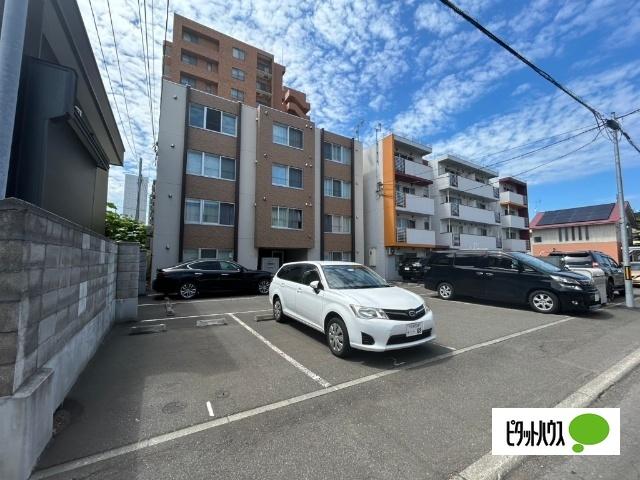 ガーデン平岸 駐車場