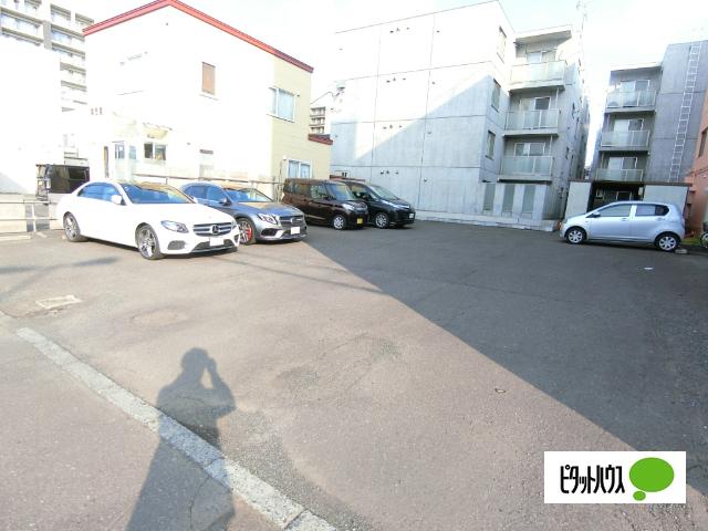 札幌市白石区菊水七条マンション 駐車場