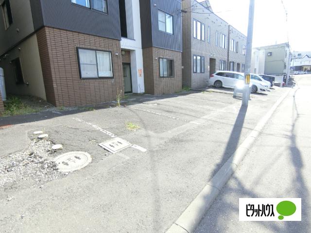 シャネル中井 駐車場