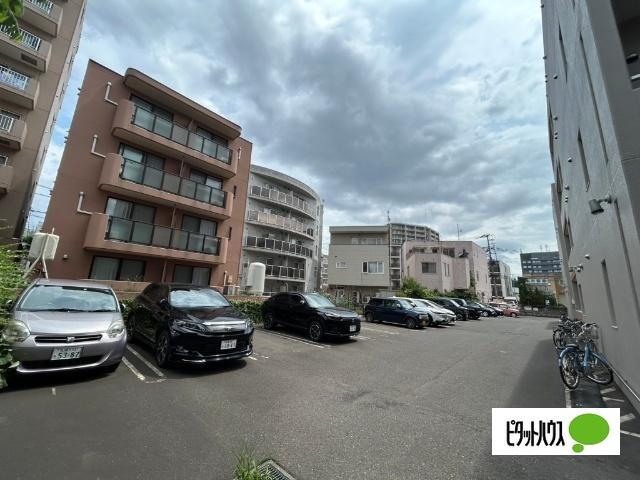 札幌市中央区北十二条西マンション 駐車場