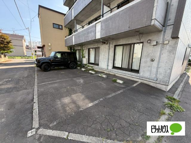 札幌市北区北二十六条西マンション 駐車場