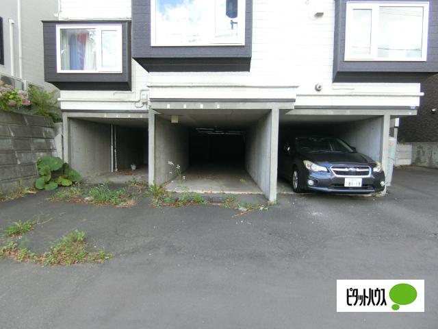 札幌市清田区清田三条アパート 駐車場
