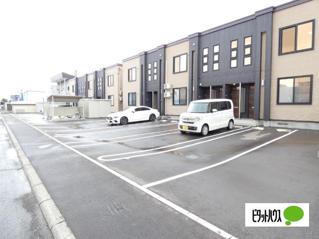 フレンドB 駐車場