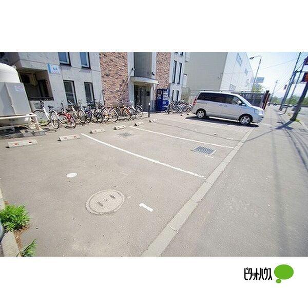 アレックス文京台 駐車場