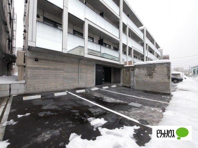 札幌市厚別区厚別東三条マンション 駐車場