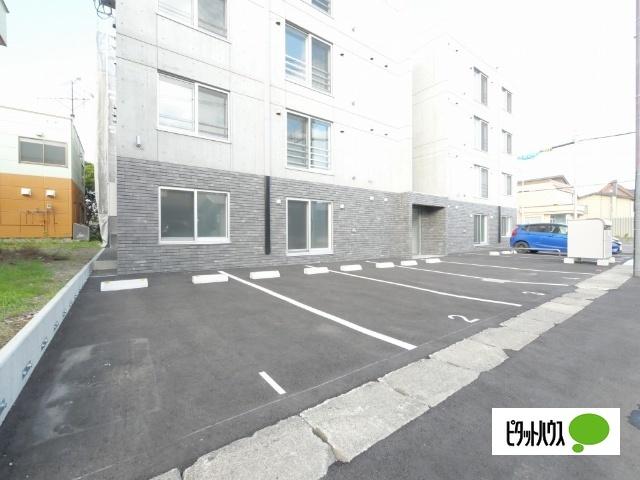 北広島市稲穂町西マンション 駐車場