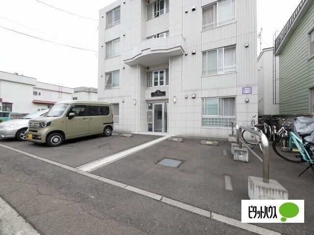 札幌市東区北十七条東マンション 駐車場