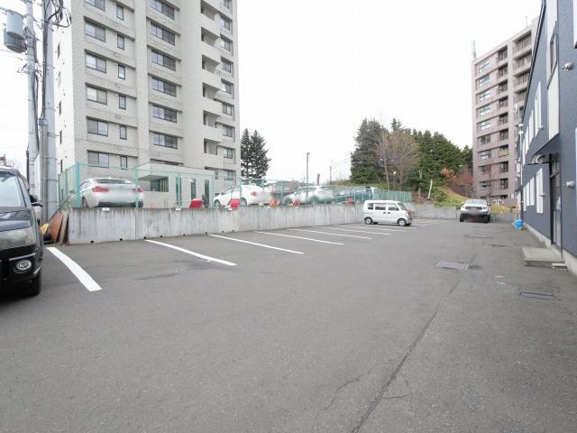 コーポライジングサン2 A棟 駐車場