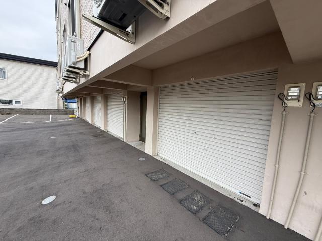 プルメリア若葉 駐車場