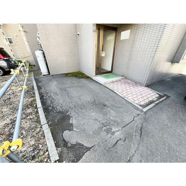 札幌市豊平区平岸五条マンション 駐車場