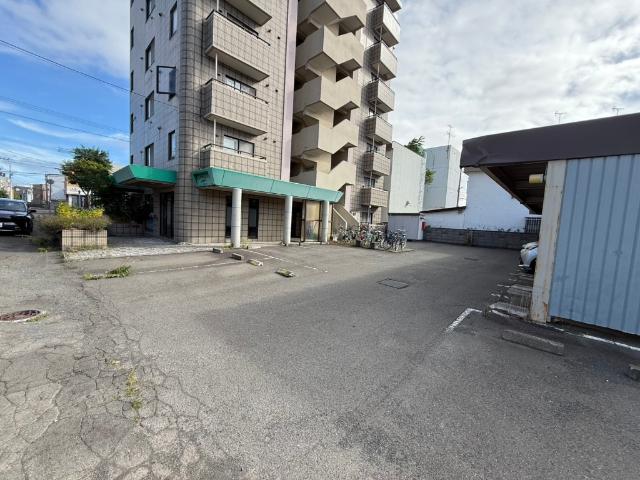 アピアー 駐車場