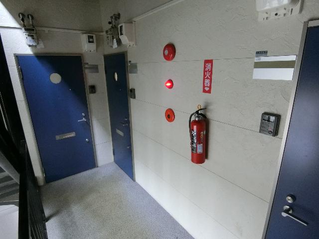 札幌市白石区栄通アパート ロビー