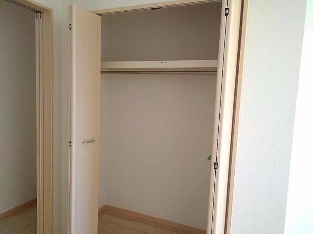 ミッド　ヴィラ　レジデンス（403） 収納