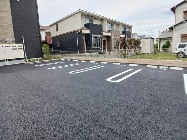 ヴィラ　セレーノ（303） 駐車場