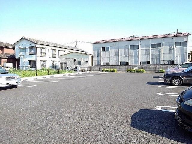 エストレーラ（105） 駐車場