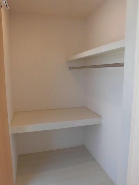 ﾛｲｼﾞｪﾝﾄﾊﾟｰｸｽ ﾚｲｸﾀｳﾝ Ⅲ　Ｅ（106） 部屋画像