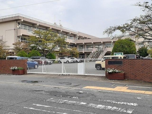 吉川市立南中学校：210m