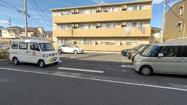 プランドール幸房　弐番館（101） 駐車場