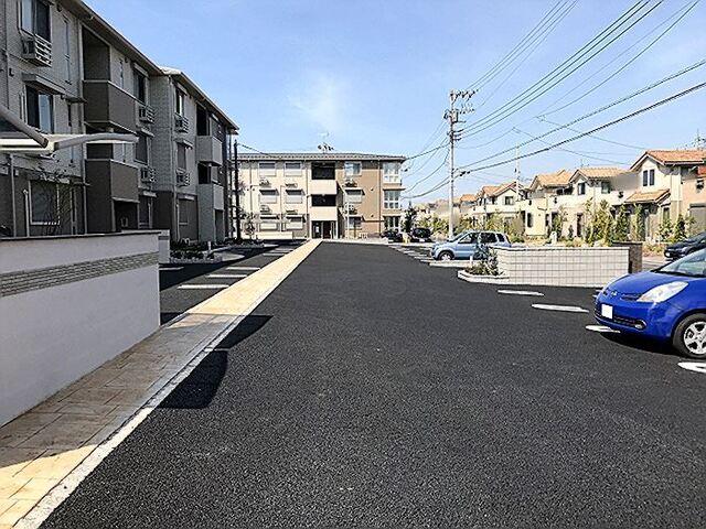 ﾛｲｼﾞｪﾝﾄﾊﾟｰｸｽ ﾚｲｸﾀｳﾝ Ⅲ　Ｍ（203） 駐車場