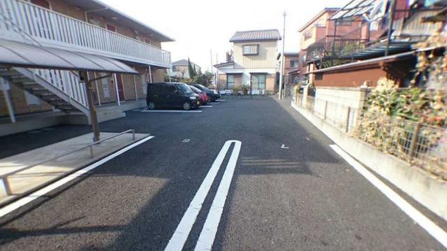ルミエール吉川（203） 駐車場