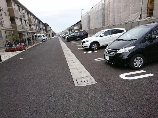 ﾛｲｼﾞｪﾝﾄﾊﾟｰｸｽ ﾚｲｸﾀｳﾝ Ⅲ　Ｇ（102） 駐車場