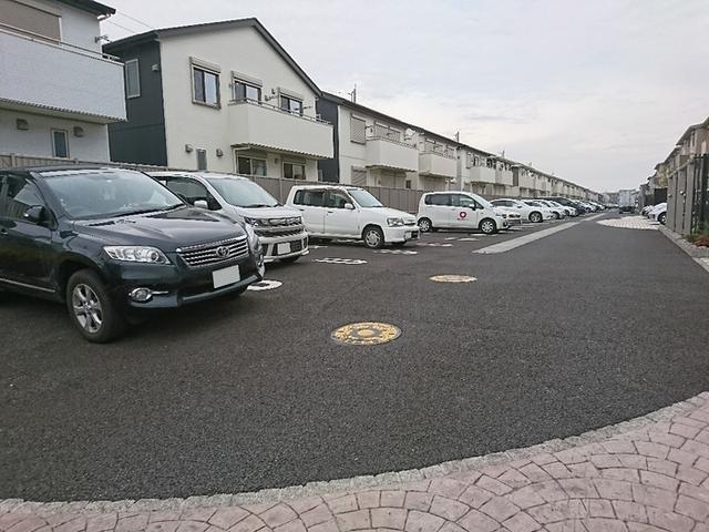 ﾛｲｼﾞｪﾝﾄﾊﾟｰｸｽ ﾚｲｸﾀｳﾝ Ⅲ　Ａ（303） 駐車場