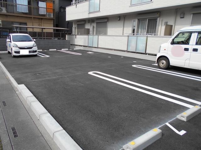 ロイヤルパレスⅢ番館（301） 駐車場