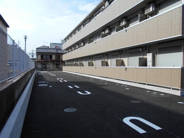 ロイヤルヒル越谷（105） 駐車場
