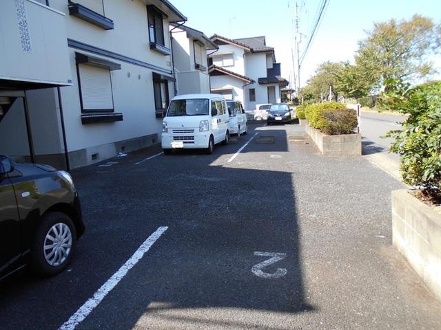 リバーハイツ（105） 駐車場