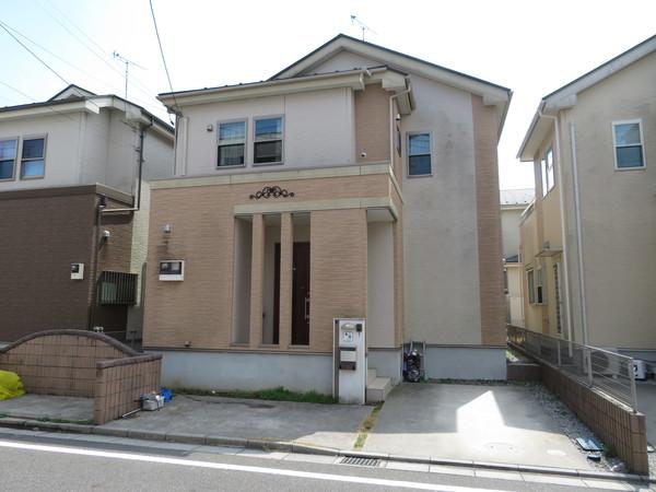 中古【吉川市美南4丁目】★太陽光発電ｼｽﾃﾑ付きのｵｰﾙ電化住宅 外観
