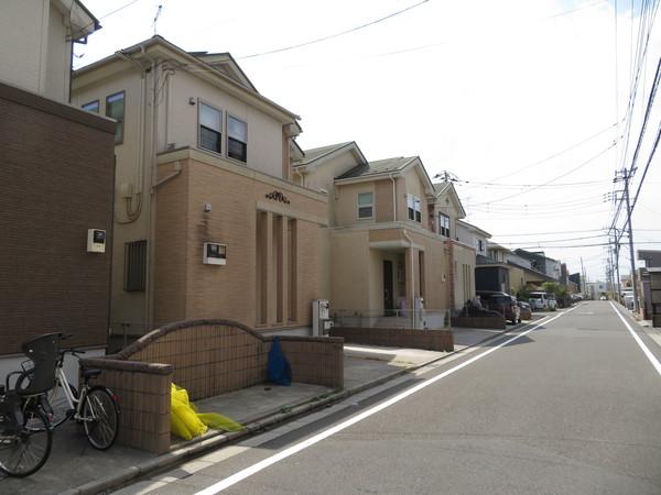 中古【吉川市美南4丁目】★太陽光発電ｼｽﾃﾑ付きのｵｰﾙ電化住宅 外観