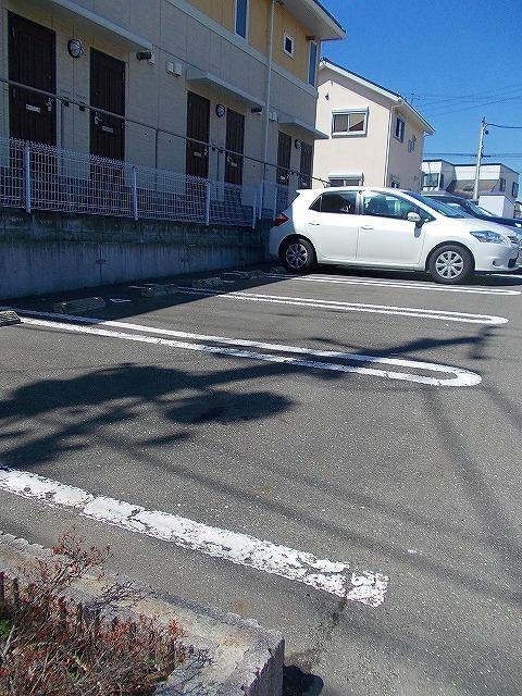 グラン・クレディ（102） 駐車場