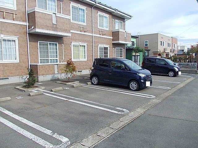 エーデル（202） 駐車場