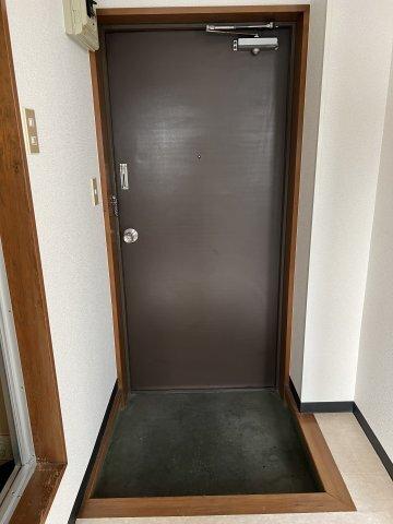 ピュア大町（402） 玄関
