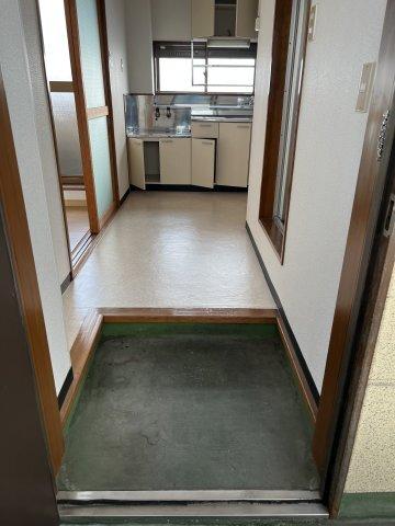 ピュア大町（402） 玄関