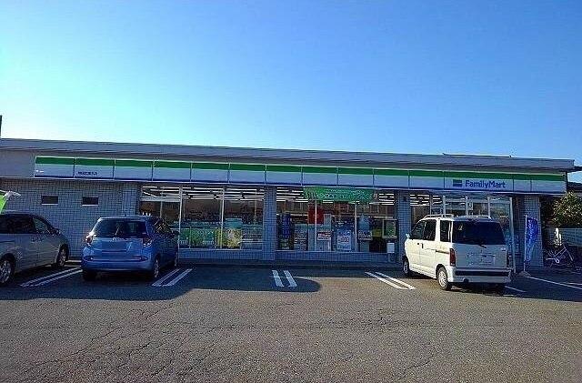 ファミリーマート　広面北店：50m
