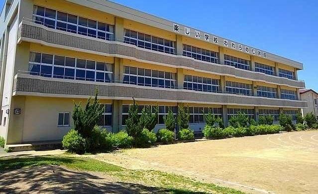 秋田市立仁井田小学校：700m